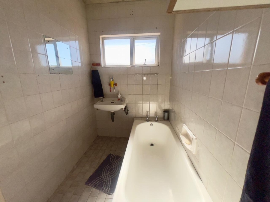 4 Bedroom Property for Sale in Grassy Park Western Cape